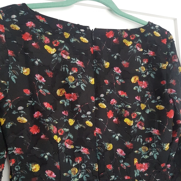 🌼 Red + yellow floral on black Club Monaco dress - Picture 5 of 7